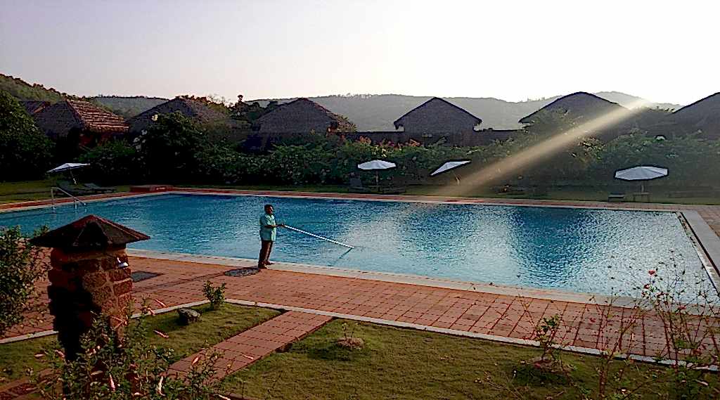 Havuz Temizlik Ekipmanları: Hangi Araç Ne İşe Yarar?